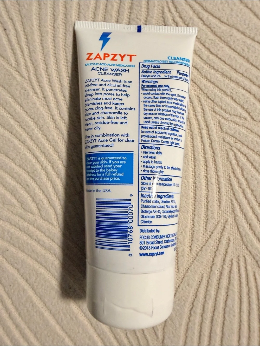 Oil Free Acne Wash Cleanser - White with Blue Accent